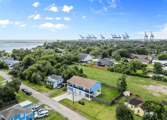 Property at 133 Bay Oaks Dr, La Porte, TX 77571, 3 beds, 2 baths