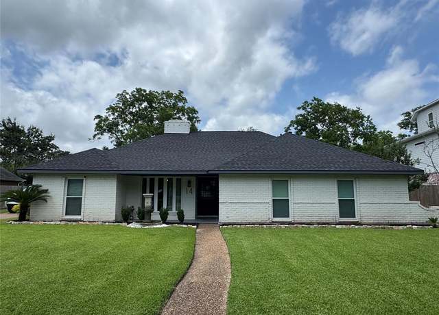 Property at 14 Haverford Ln, Friendswood, TX 77546, 4 beds, 2.5 baths