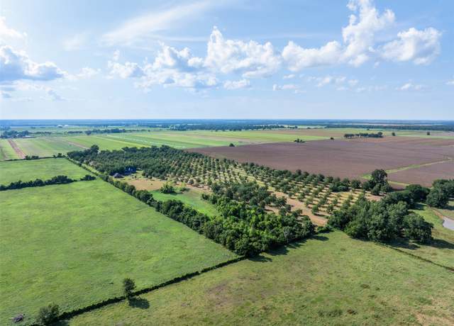 Property at 402 County Road 111, Wharton, TX 77488, 3 baths