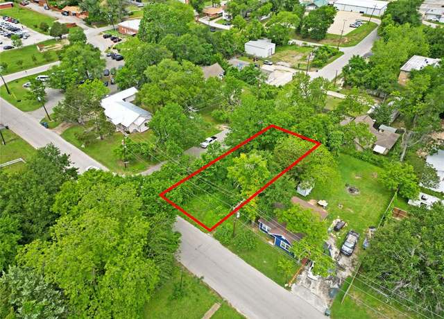 Property at 528 13th St, Huntsville, TX 77340