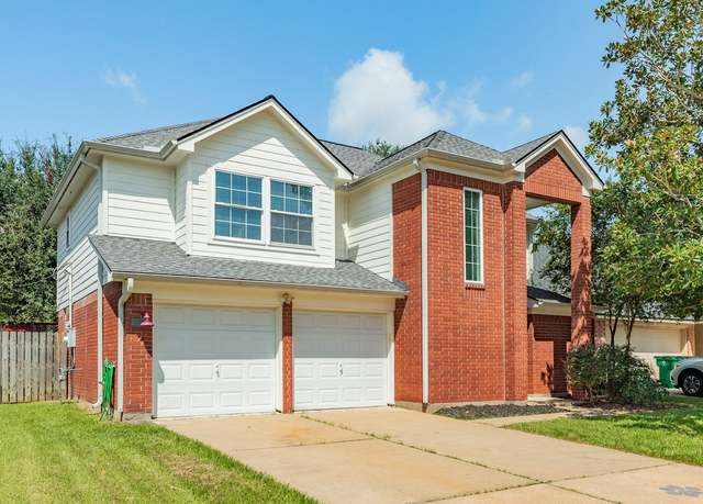 Property at 321 Lasso St, Angleton, TX 77515, 3 beds, 2.5 baths