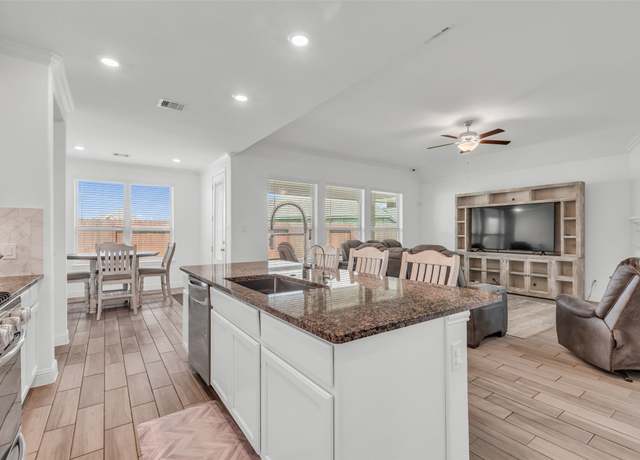 Property at 505 Ozark Ct, League City, TX 77573, 4 beds, 2.5 baths
