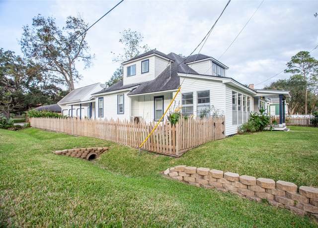 Property at 618 W Lang St, Alvin, TX 77511, 4 beds, 2.5 baths