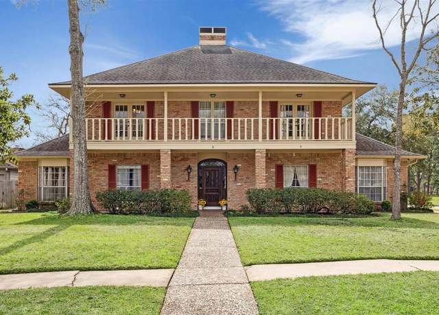 Property at 16306 Laurelfield Dr, Houston, TX 77059, 5 beds, 4.5 baths