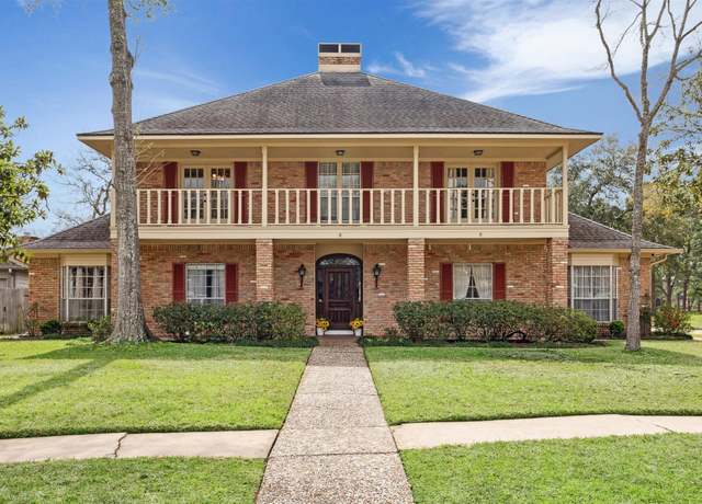 Property at 16306 Laurelfield Dr, Houston, TX 77059, 5 beds, 4.5 baths