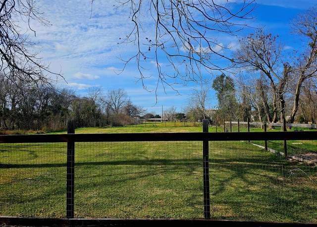 Property at 605 Branch St, Wharton, TX 77488