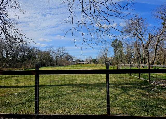 Property at 605 Branch St, Wharton, TX 77488