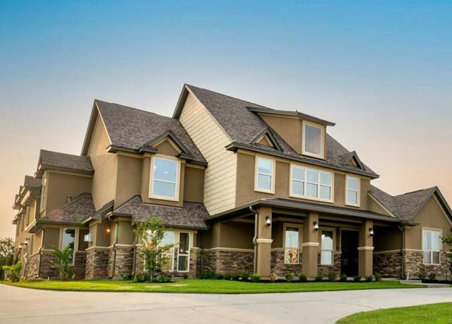 Property at 10887 Decatur St, Willis, TX 77318, 4 beds, 6 baths