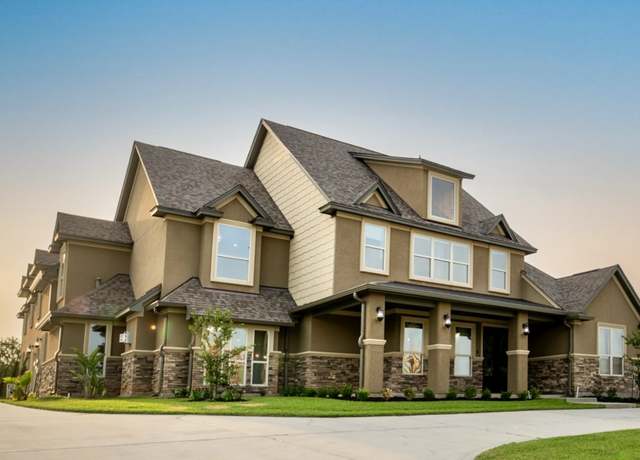 Property at 10887 Decatur St, Willis, TX 77318, 4 beds, 6 baths