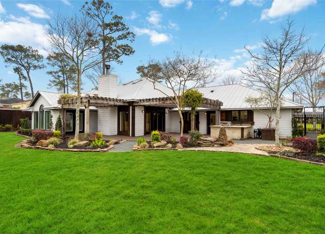 Property at 4031 Fernwood Dr, Houston, TX 77021, 4 beds, 4.5 baths
