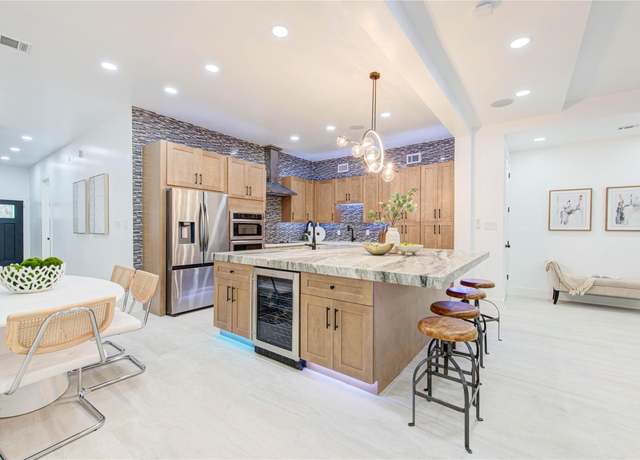 Property at 7515 Olympia Dr, Houston, TX 77063, 3 beds, 3.5 baths