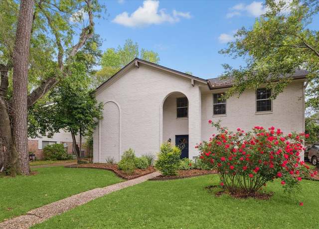 Property at 5818 Templegate Dr, Houston, TX 77066, 4 beds, 2.5 baths