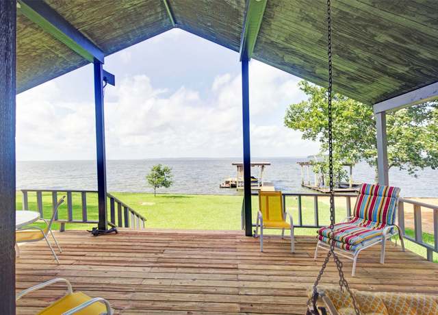 Property at 332 Oak Crest Dr, Livingston, TX 77351, 3 beds, 1.5 baths