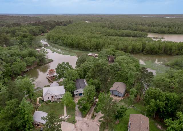 Property at 101 Tony Ln, Huntsville, TX 77320, 2 beds, 3 baths