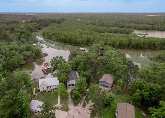 Property at 101 Tony Ln, Huntsville, TX 77320, 2 beds, 3 baths