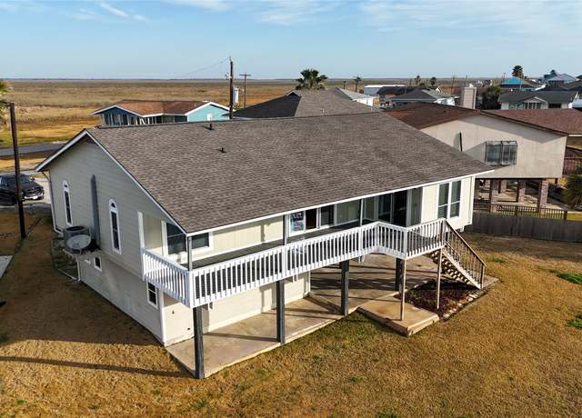 Property at 110 Mariner Rd, Freeport, TX 77541, 3 beds, 2.5 baths