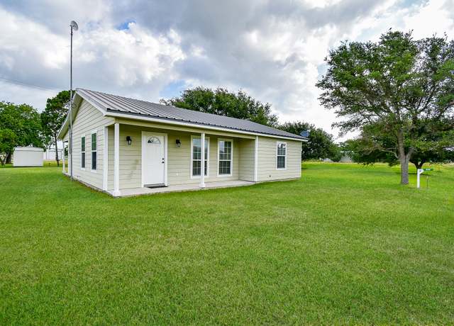 Property at 880 Swallow Dr, Palacios, TX 77465, 2 beds, 1 bath