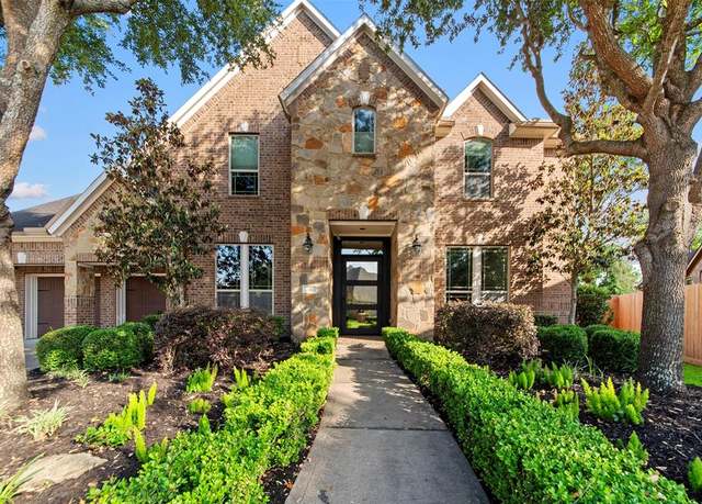 Property at 38 Lost Oak Ct, Missouri City, TX 77459, 5 beds, 5 baths
