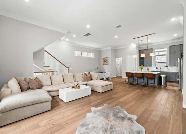 Property at 118 Reinerman St, Houston, TX 77007, 3 beds, 3.5 baths