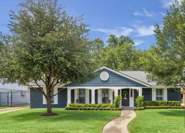 Property at 10030 Burgoyne Rd, Houston, TX 77042, 3 beds, 2.5 baths