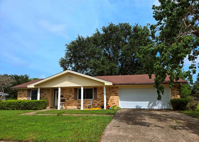Property at 700 W 19th St, Port Arthur, TX 77640, 3 beds, 2 baths