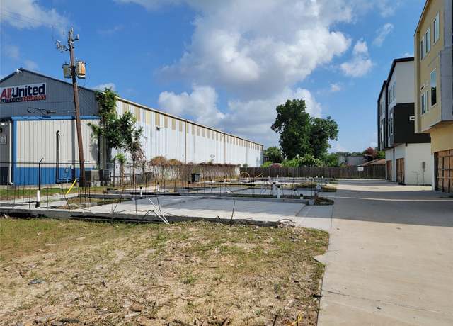 Property at 304 W Hamilton St, Houston, TX 77076