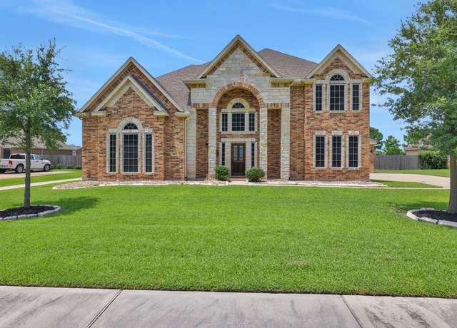 Property at 4103 Broadmoor Dr, Mont Belvieu, TX 77523, 5 beds, 3.5 baths