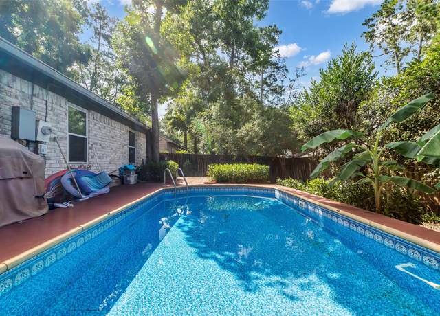 Property at 6 Hasting Oak Ct, The Woodlands, TX 77381, 3 beds, 2 baths