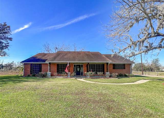 Property at 118 Country/cr 609a Rd, Angleton, TX 77515, 3 beds, 2.5 baths
