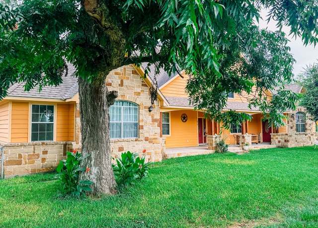 Property at 834 Prairie St, Columbus, TX 78934, 4 beds, 2.5 baths