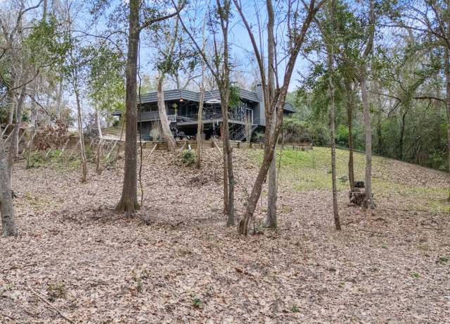 Property at 827 Magnolia St, Livingston, TX 77351, 4 beds, 2.5 baths