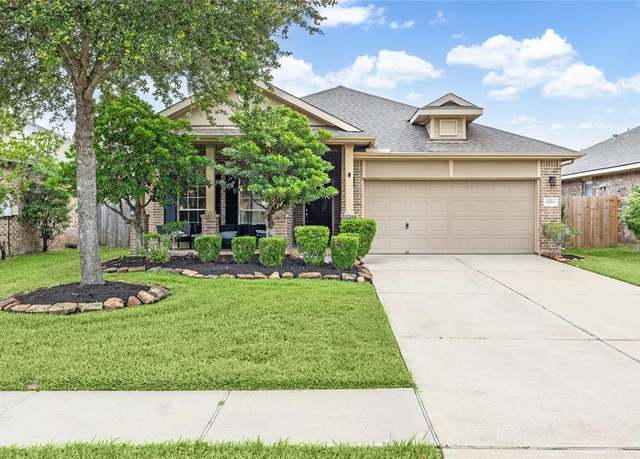 Property at 2304 Cantabria Ln, League City, TX 77573, 3 beds, 2 baths