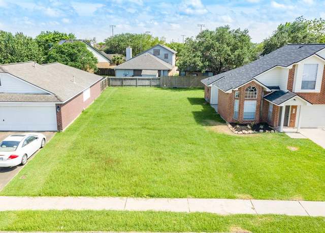 Property at 105 Cacao St, Lake Jackson, TX 77566