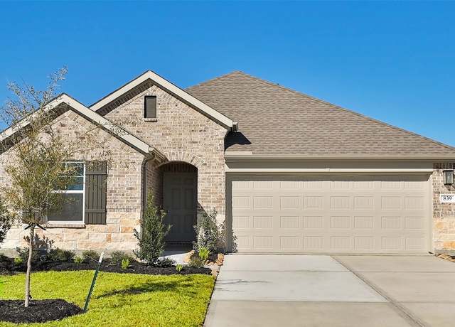 Property at 839 Timber Heights Dr, Dayton, TX 77535, 3 beds, 2 baths