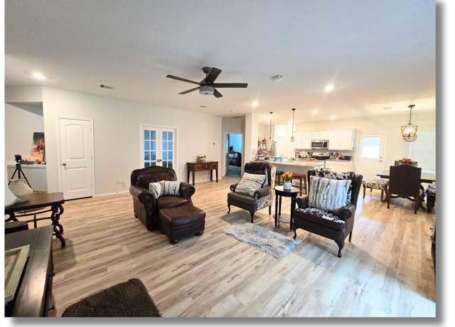 Property at 426 Ridgewood Terrace Dr, La Marque, TX 77568, 3 beds, 2 baths