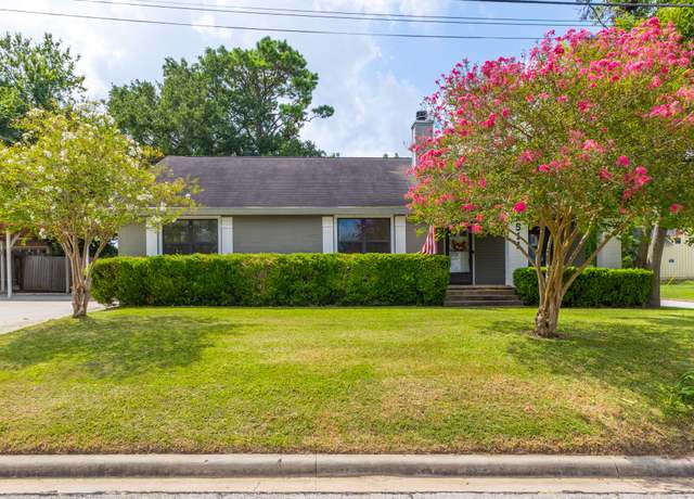 Property at 511 W Val Verde St, Brenham, TX 77833, 3 beds, 2 baths
