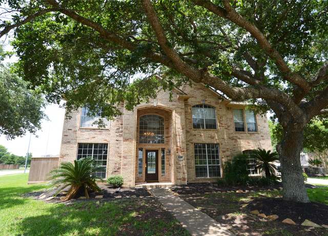 Property at 8405 Rayleine Dr, Pearland, TX 77584, 5 beds, 4 baths
