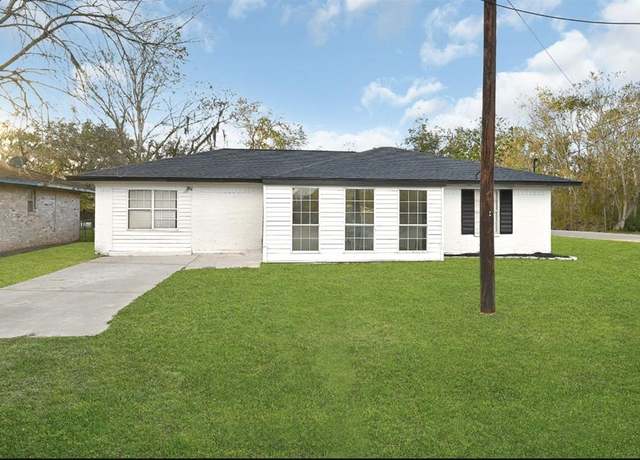 Property at 20310 County Road 510f, Brazoria, TX 77422, 3 beds, 1.5 baths