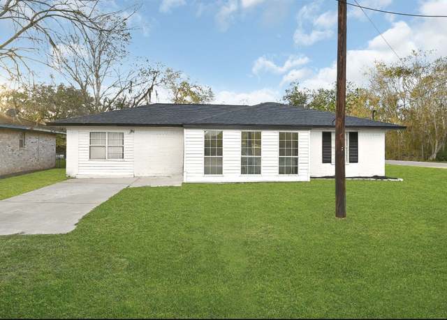 Property at 20310 County Road 510f, Brazoria, TX 77422, 3 beds, 1.5 baths