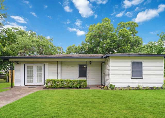 Property at 271 Muriel St, La Marque, TX 77568, 3 beds, 1.5 baths