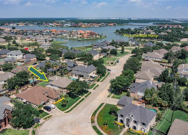 Property at 3809 Breezeway Dr, Seabrook, TX 77586, 5 beds, 4 baths