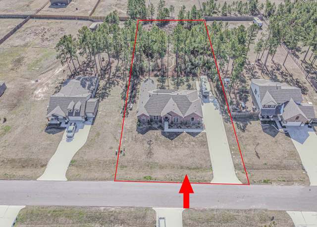 Property at 16350 Ellis St, Conroe, TX 77303, 3 beds, 2.5 baths