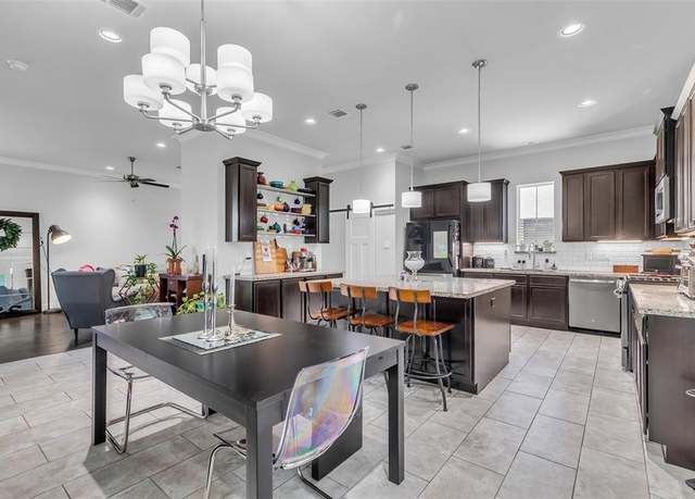 Property at 3009A Bell St, Houston, TX 77003, 4 beds, 3 baths