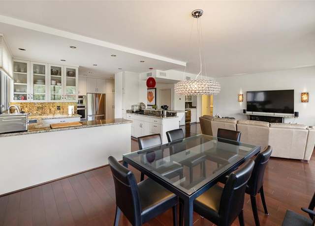 Property at 49 Briar Hollow Ln #206, Houston, TX 77027, 2 beds, 2 baths