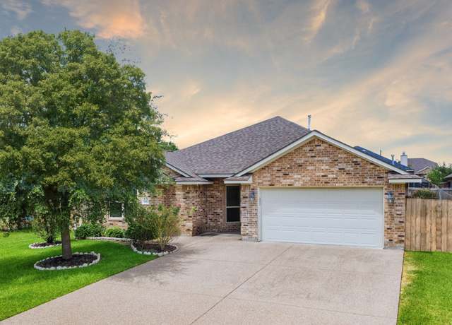 Property at 915 Dove Run Trl, College Station, TX 77845, 3 beds, 2 baths