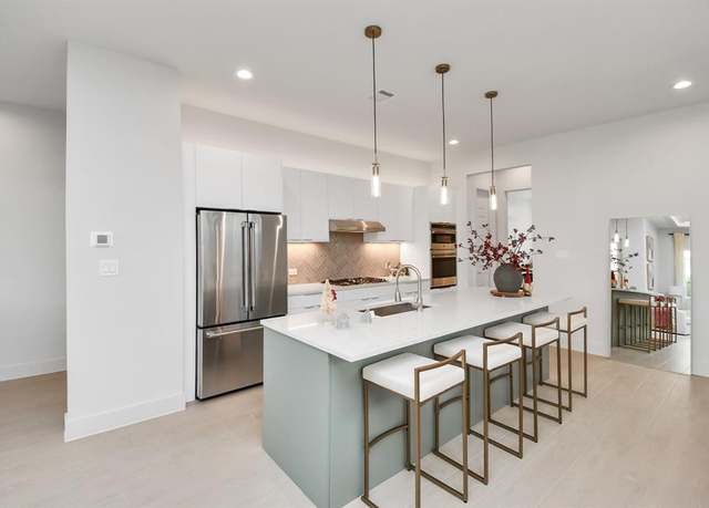 Property at 3004A Ventas Dr, Houston, TX 77047, 3 beds, 2.5 baths