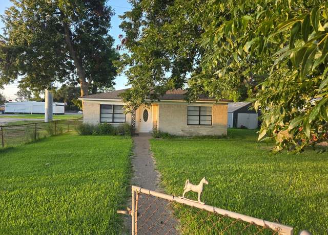 Property at 7917 N Martin Luther King Ave, Hitchcock, TX 77563, 2 beds, 1.5 baths