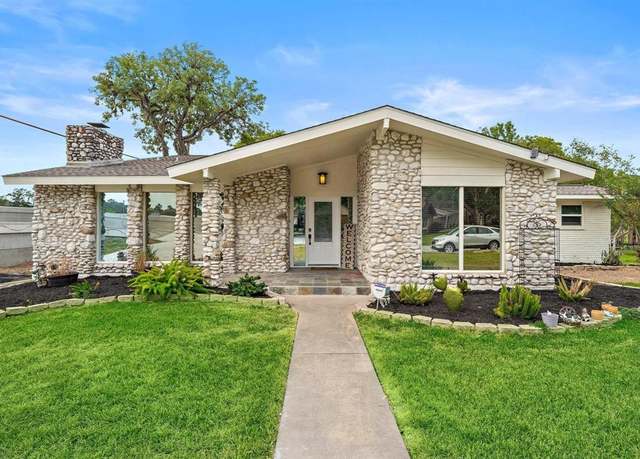 Property at 101 Old Bayou Dr, Dickinson, TX 77539, 3 beds, 2.5 baths