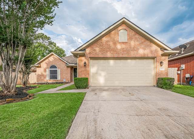 Property at 1906 Westwood Lake Dr, Houston, TX 77339, 3 beds, 2 baths