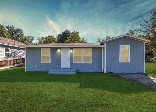 Property at 1112 8th St Unit A, Orange, TX 77630, 3 beds, 1 bath